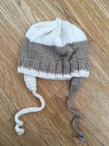 Bonnet 3-6 mois NEUF.