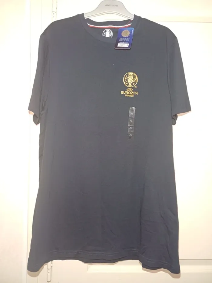 T-shirt Official Licensed Product