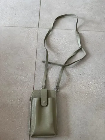 Pochette à bandoulière verte, très bon état, 10*17cm