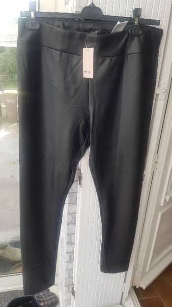 Pantalon simili cuir noir