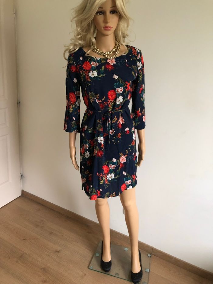Robe bleue marine et fleurie Promod taille 38 excellent état - photo numéro 3