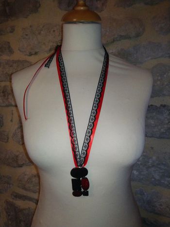 Superbe collier sautoir ras du cou 3 en 1 avec cordon en dentelle ! Neuf