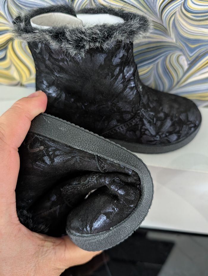 Chaussures montantes en cuir tout doux et souple. Taille 23. Neuf. Noël - photo numéro 5