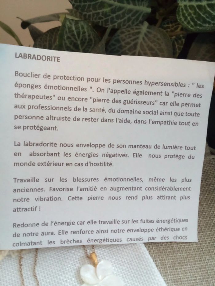 Collier bohème fleur n'a'c'r'é'e, lune filigranée et pierre de labradorite - photo numéro 2