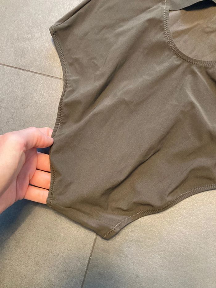 maillot de bain, une pièce taille 36 - photo numéro 3