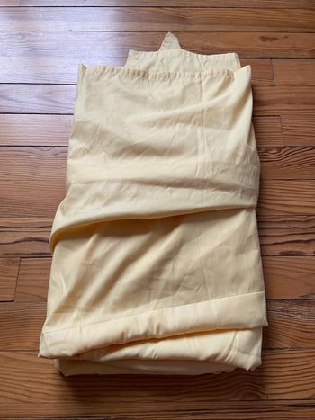 Morceaux de tissu jaune
