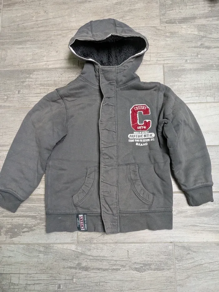 Gilet zippé capuche