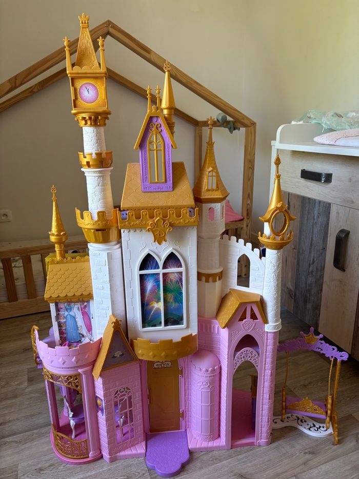 Château Disney princesses - maison de poupées - photo numéro 5