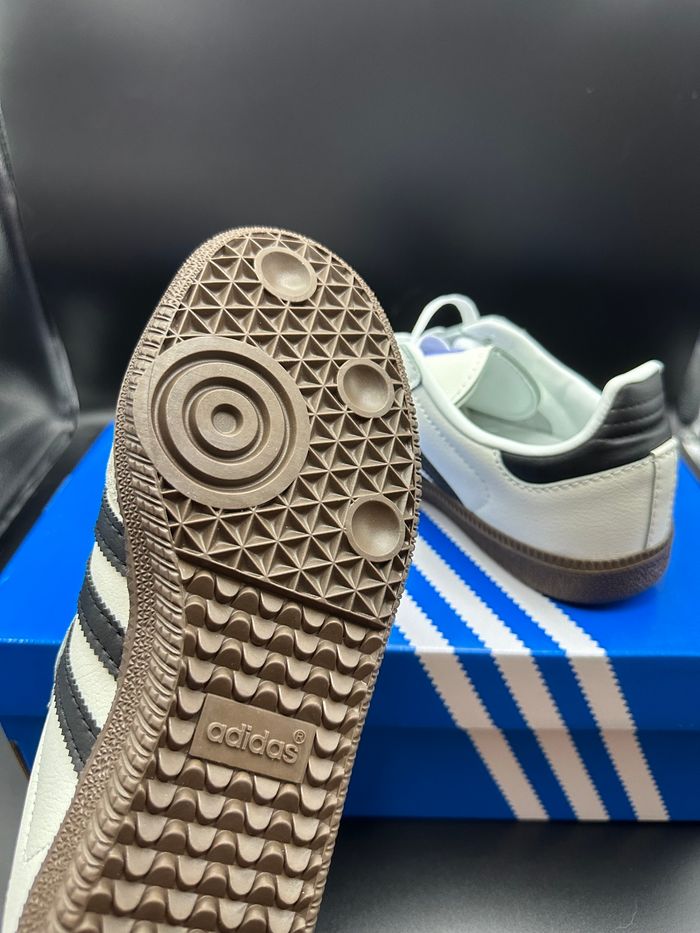 Baskets Adidas taille 373 - photo numéro 3