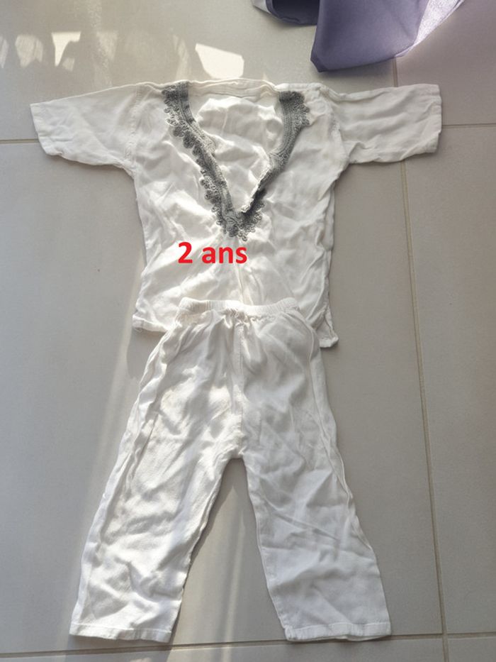 1 ensemble pantalon t shirt blanc léger 2 ans