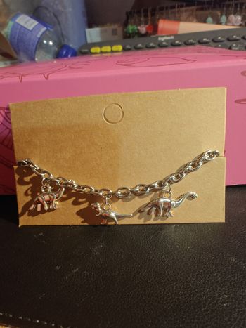 Bracelet en acier à breloques dinosaures