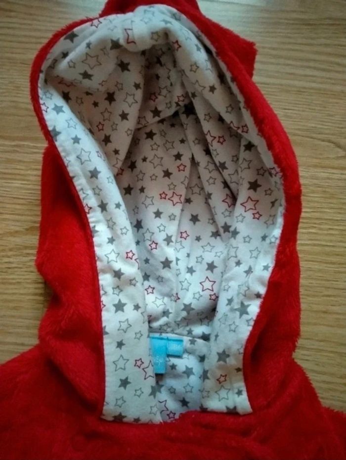 Poncho / sortie de bain - piscine. Fille.  Winnie l'ourson. Disney baby. 
Taille 18 mois - photo numéro 6