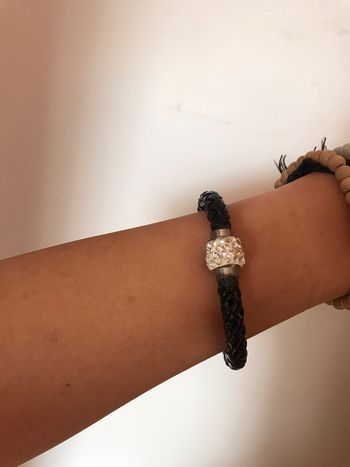 Bracelet en cuir brillant aimanté