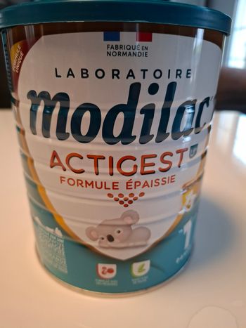 2 pots de lait jamais ouvert