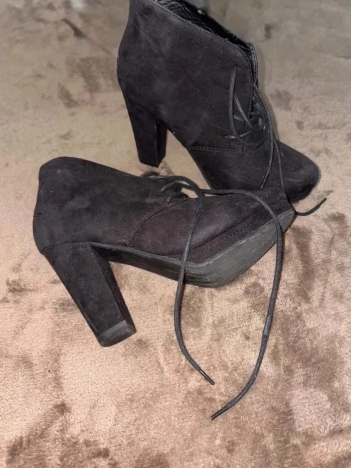 Bottines à talons à lacets femme taille 36 noires en très bon état - photo numéro 2
