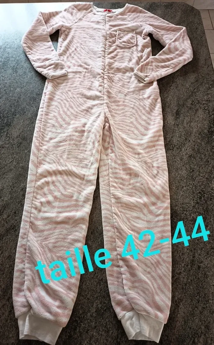 Pyjama-grenouillere taille 42-44 tissaia