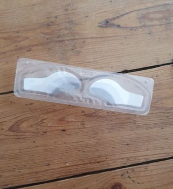 Fard à paupières prêt à l'emploi, regard argenté