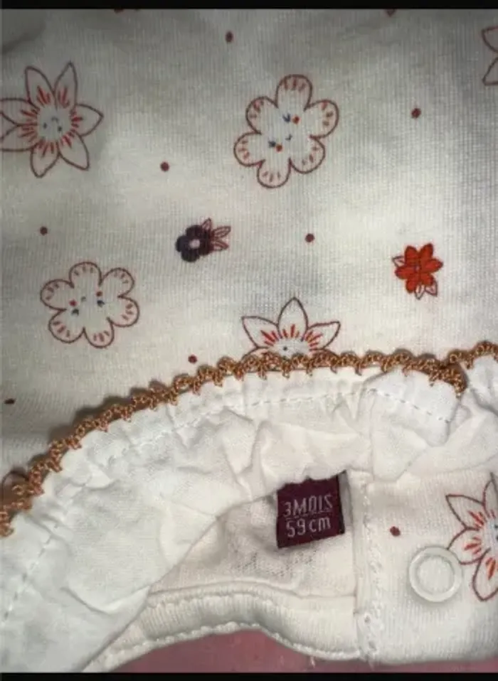 Bodie écru motifs fleurs col pétale col Claudine Sergent Major - photo numéro 2