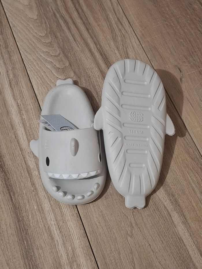 Chausson enfant Mixte pantoufle antidérapante chaussure de bain sandale requin gris - photo numéro 2