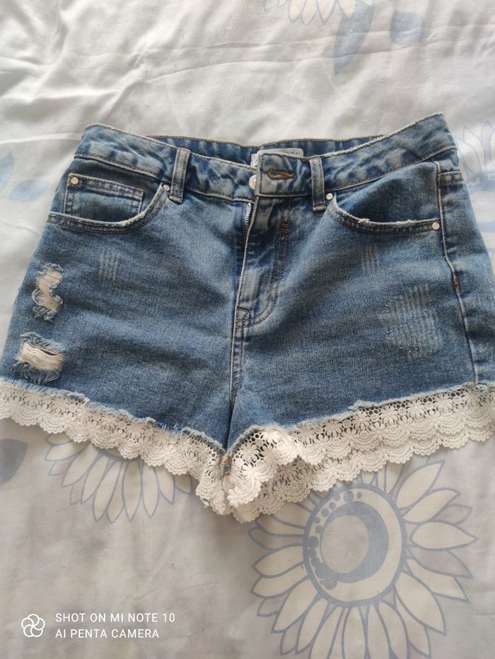 Short dentelle taille 38
