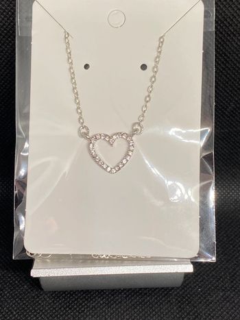 Collier coeur argenté avec brillant