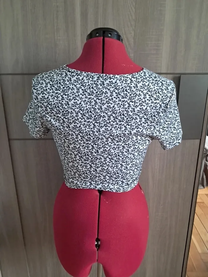 Crop top a fleur - photo numéro 2