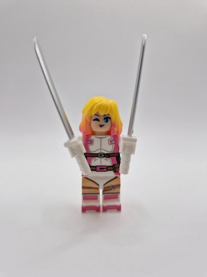 Figurine type lego Gwenpool Marvel
