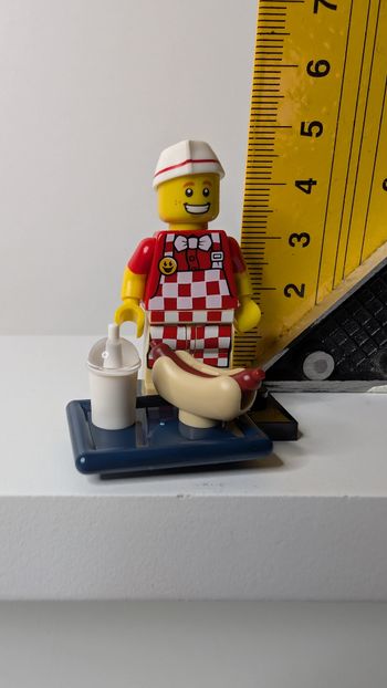 [Lego] Minifigurine Vendeur de Hot Dog série 17