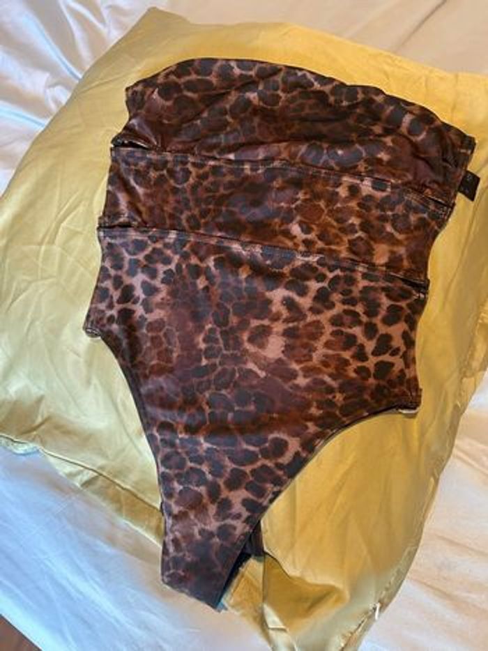 Maillot de bain une pièce motif léopard asos - photo numéro 4