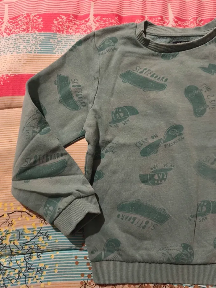 Sweat Kiabi 6 ans - photo numéro 2