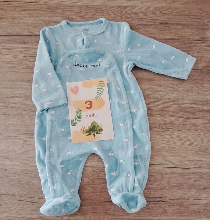 Pyjama avec dinosaure 3 mois
