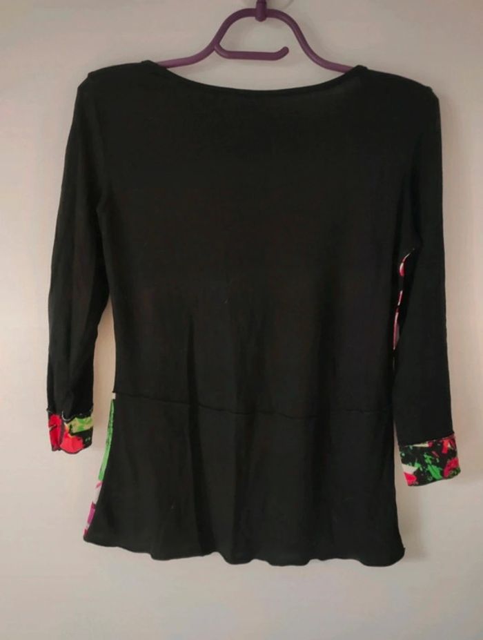 Tee-shirt manches 3/4 noir et coloré - photo numéro 5