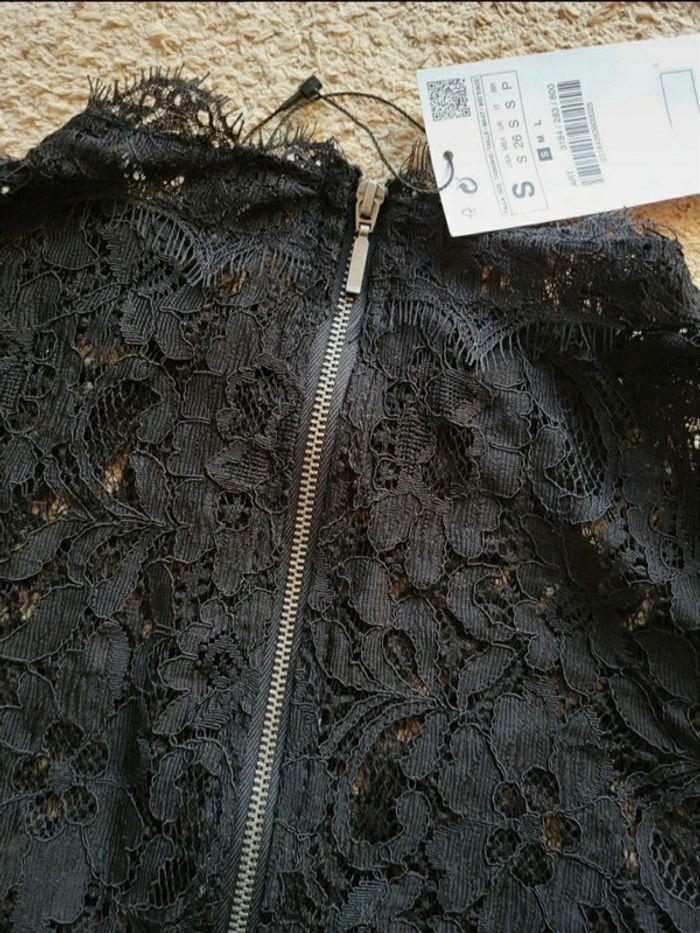Blouse en dentelle noire Zara - Neuve avec étiquette - photo numéro 17