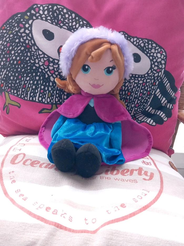 Peluche poupée reine des neiges Nicotoy Disney 31cm - photo numéro 4