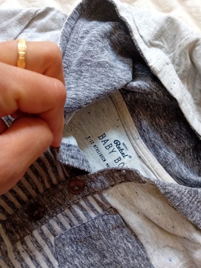 Pull à capuche garçon 9/12mois 🩶🤍 - photo numéro 3