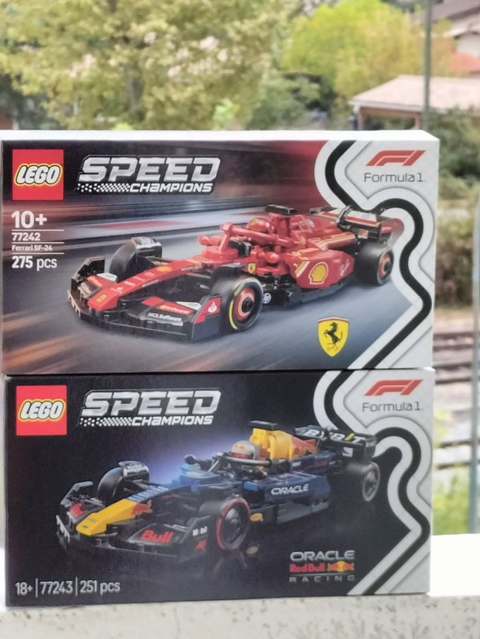 Lego voiture Ferrari et oracle red bull racing