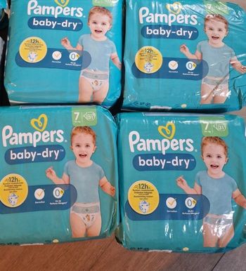 Lot de 4 paquet couche pampers taille 7 124 couches