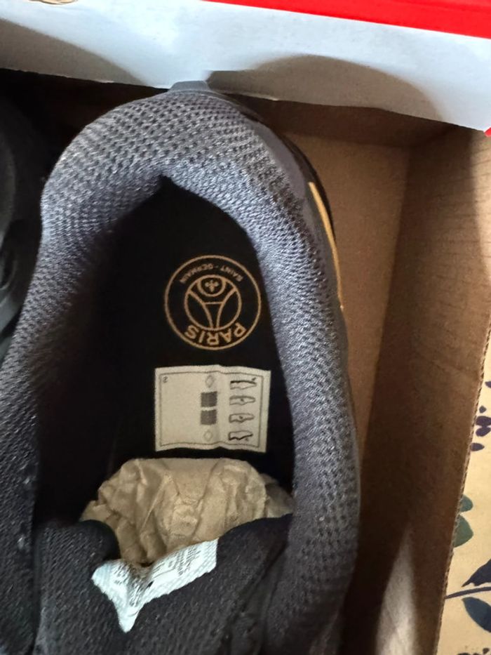 Nike Air Max Plus Drift PSG Édition Limitée – Noir/Or – Taille 40.5 - photo numéro 3