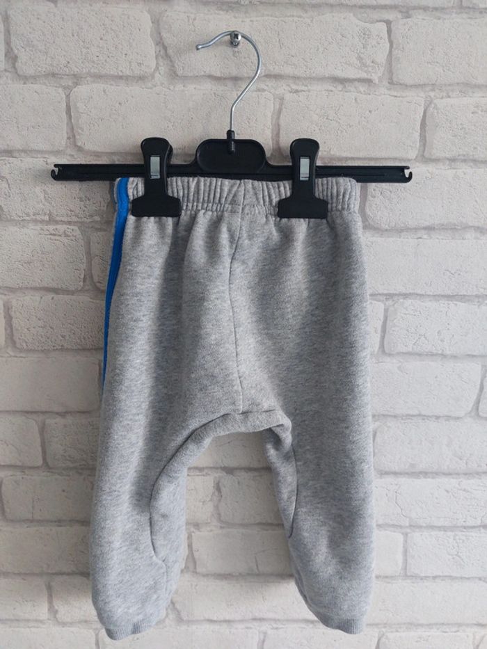 Pantalon de jogging Adidas taille 9 - 12 mois - photo numéro 2
