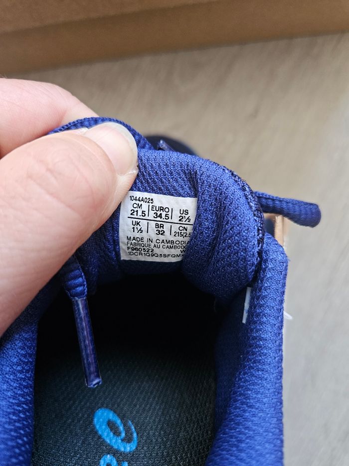 Chaussures baskets garçon asics 34 1/3 neuf - photo numéro 5