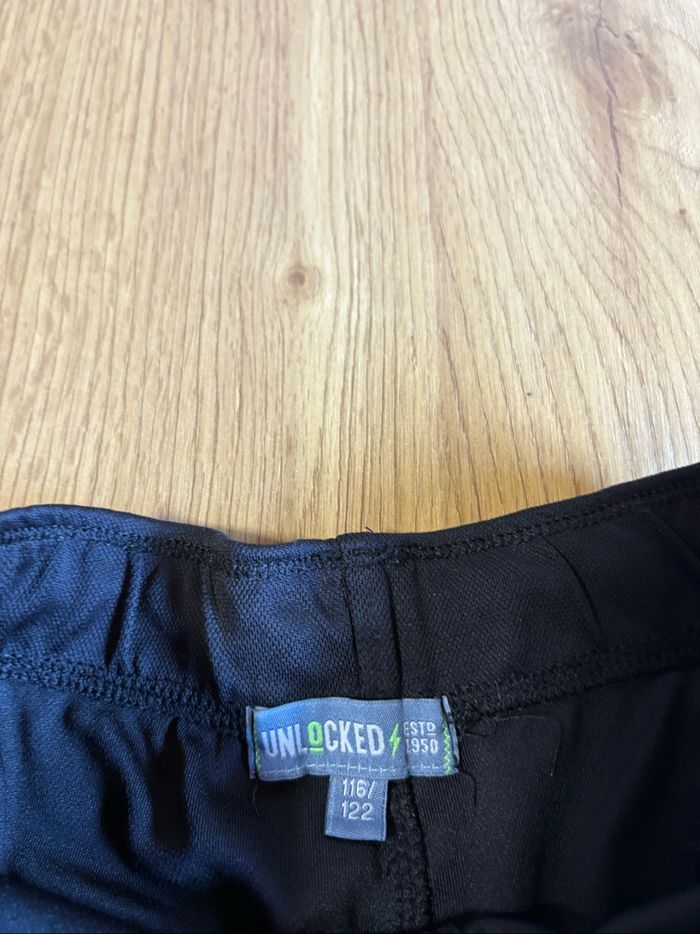 Short garçon taille 116/122 - photo numéro 2