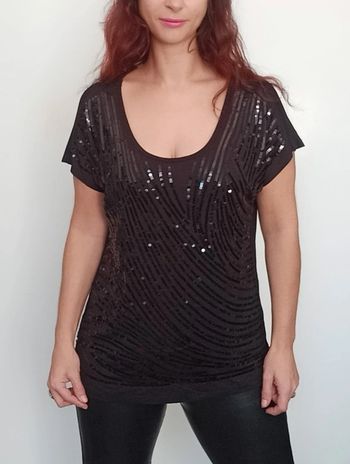 T-shirt noir fêtes sequins taille 4