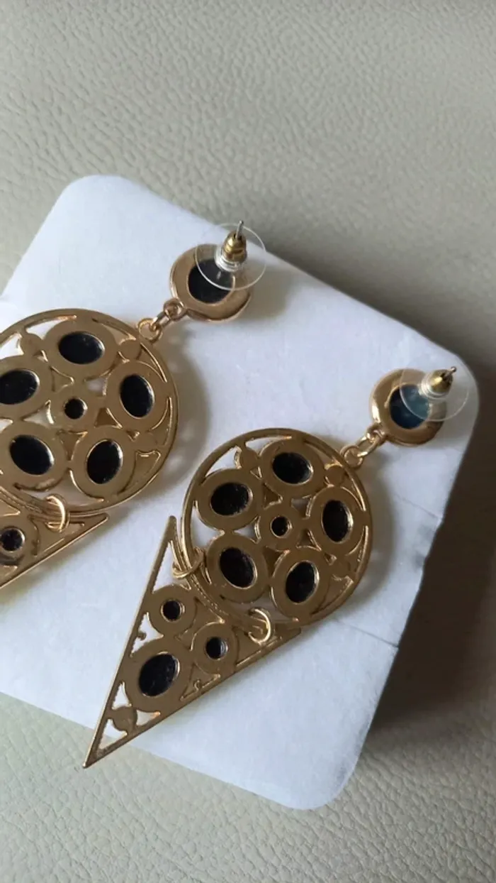 Boucles d'oreilles longues fantaisie - photo numéro 4