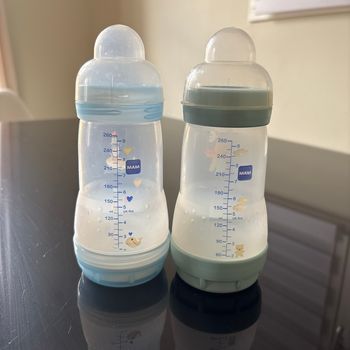 2 biberons mam en bon état sans tétine