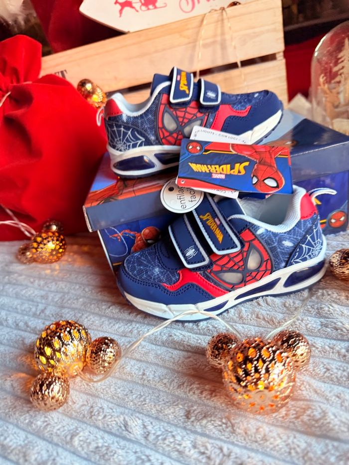 Basket Spiderman lumineux intense - photo numéro 3