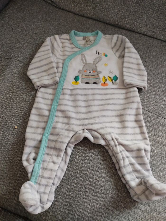 Pyjamas taille 1 mois - photo numéro 4