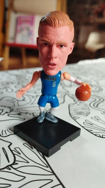 Petite figurine basketball NBA neuve Porzingis Dallas Mavericks