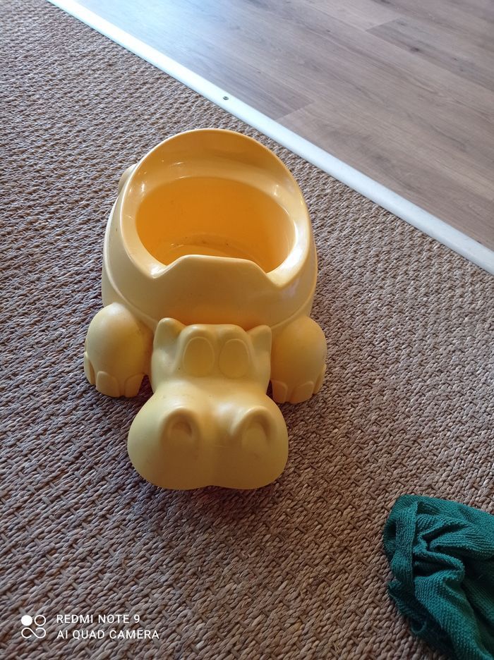 Pot bébé avec couvercle