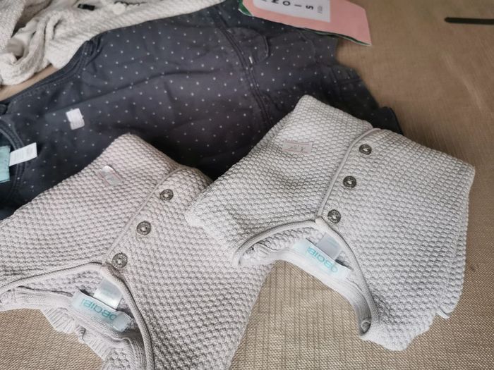 Gros lot gilets fille 12 mois - photo numéro 3