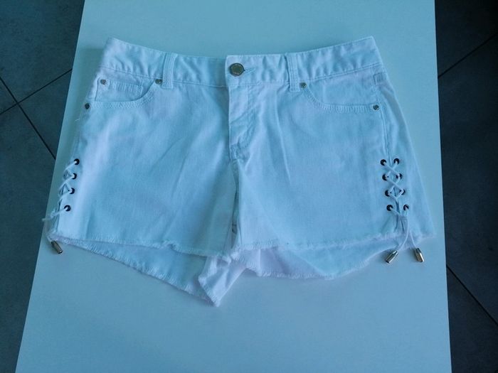 Short blanc lacets dorés - photo numéro 1